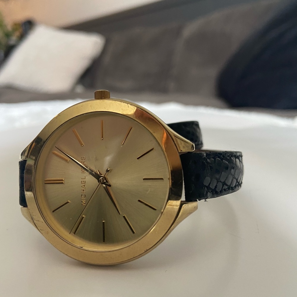 Michael Korea Double Wrap Watch - Picture 4 of 6